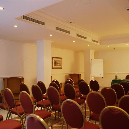 Sunrise Hotel Рим Зручності фото