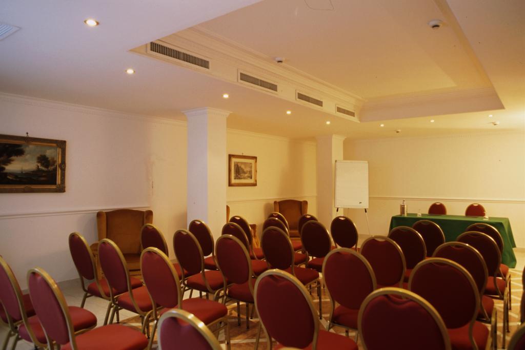 Sunrise Hotel Рим Зручності фото